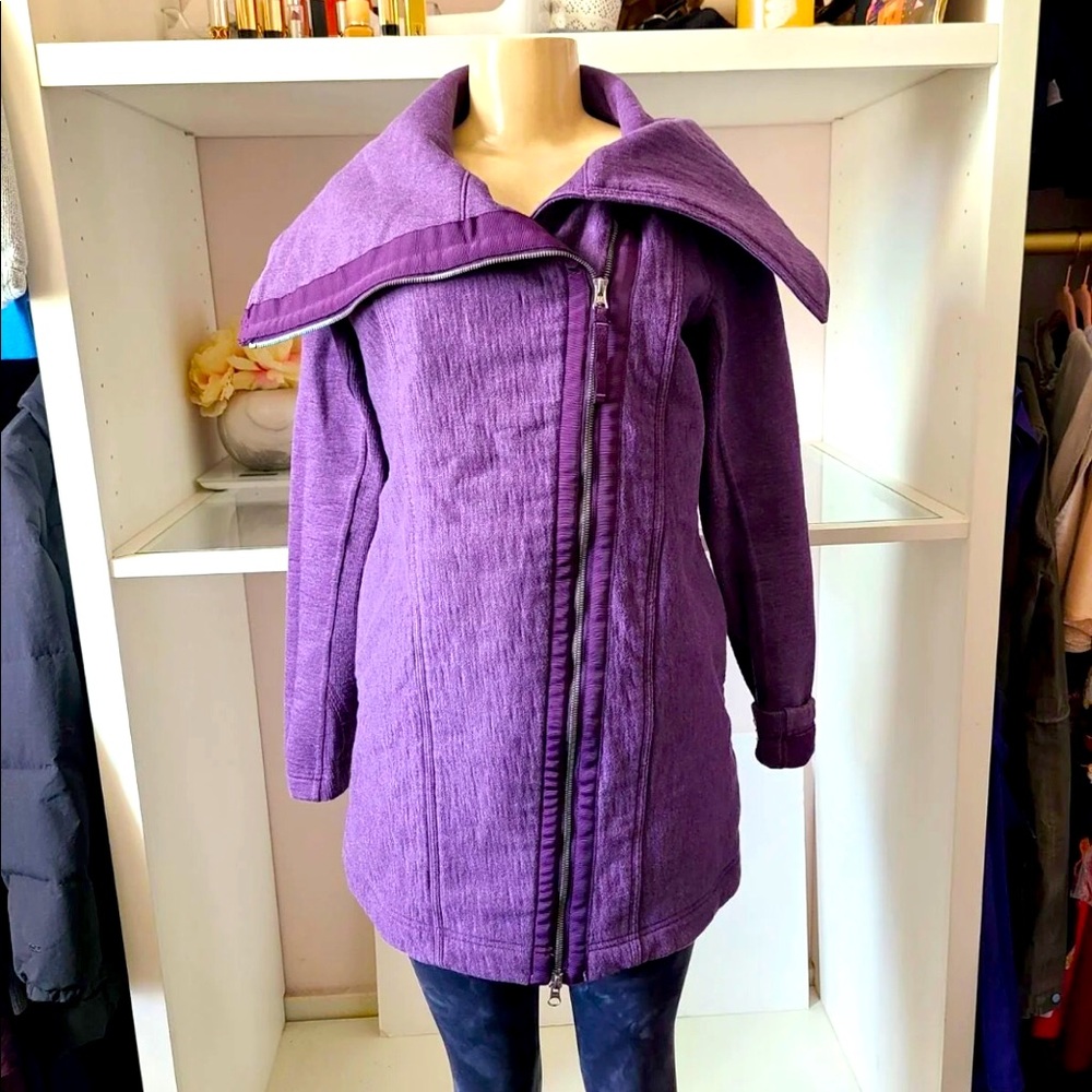 Lululemon diagonal zip